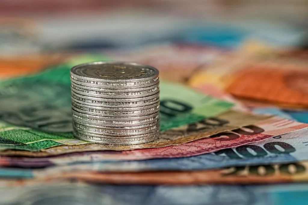 Wpłatomat przyjmujący banknoty i monety, służący do szybkiej wpłaty gotówki na konto bankowe.